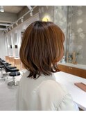 くびれ　外ハネ　顔周りレイヤー　ミディアム