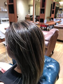 ヘアサロン アティリー(Hair Salon Attirer) 西梅田/ボブ/グレーベージュ/白髪ぼかし/ハイライト/ベージュ