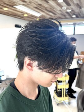 イロ 成田(iLo) 毛流れニュアンスパーマ