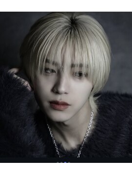 シン(syn) ホワイトブロンド×シースルーマッシュ