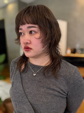 アトロ(Atoro) ウルフカット/顔まわりレイヤー/ブリーチカラー