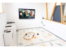 メラク バイ コア(Merak by CoRe.gn)の雰囲気（目の届く距離でお子様を見守りながら施術できるキッズルーム）