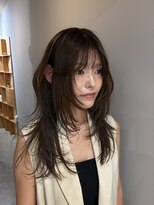 サンプラス(san+)&nbsp;【マユコ】ウルフレイヤーカットハッシュカット小顔ヘアベージュ
