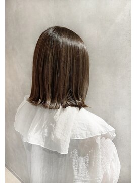 アイディール(:ideal) 20代30代40代☆外ハネパッツン×艶フォギーベージュ