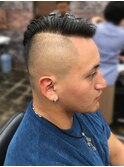 30代40代メンズ刈り上げフェードスタイルかき上げ短髪ワイルド