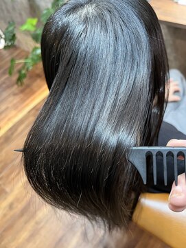 ドア(doa) パヤパヤうねり毛の縮毛矯正