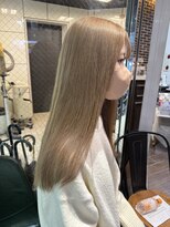 ヘアーアンドメイク ビス(HAIR&MAKE bis) ブリーチ1回でつくるミルクティー【井澤彩】