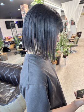 ルーナヘアー(LUNA hair) ダブルカラー ブリーチ 切りっぱなしボブ ブリーチリタッチ 20代