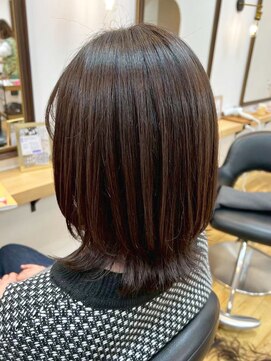 モーラ 鳳店(MOLLA) 艶感レイヤーミディボブ