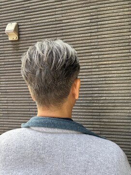 クリュウゲート 吉祥寺店(KURYU GATE) 後頭部に丸みを出した大人ショート。