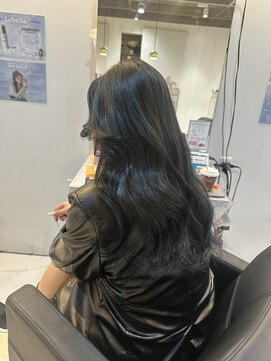 リー 四ツ橋(Lee) レイヤーカット/ブルーブラック/髪質改善