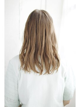 トランクイル サフリック(TRAN9UIL safric) 20代30代40代 ウェットヘアで抜け感ロング【烏丸】