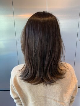 フィル 横浜(fil) ベージュミディアム_くびれレイヤーアッシュグレージュ