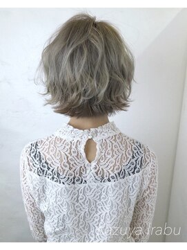 アービング(a'bing) 艶感◎外国人風ホワイトグレーカラー×ショート