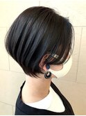 ピアスが似合う黒髪ショート