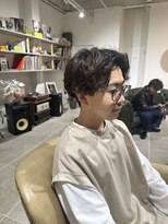 シラス(SiLasu)&nbsp;センターパートスパイラルパーマ