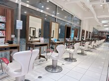アース 船堀店(HAIR&MAKE EARTH)の雰囲気（ウッド調で心安らぐ店内♪）
