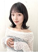 透明感グレージュ外ハネミディアムヘア