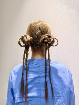 推し活ヘア　ツインヘア