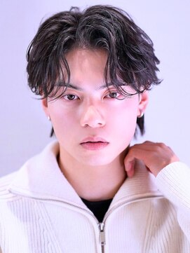 コンフィデンス メンズヘアー(confidence MEN'S HAIR) フェザーパーマ毛流れセンターパート黒髪ゆるめ新宿