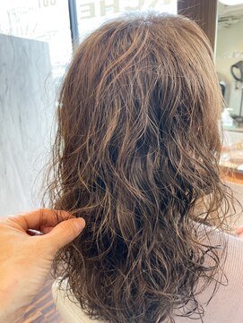 アトリエアルシュ(atelier ARCHE) ふんわりパーマでウェーブヘア