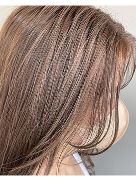 シア(sia) ベージュハイライト/顔まわりカット