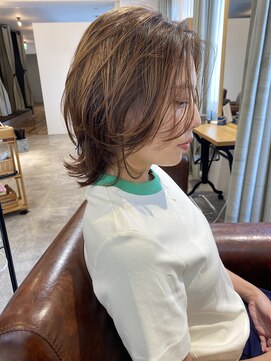 イニット 奈良新大宮(init.) ２０代３０代４０代外ハネミディアムレイヤーまろやかベージュ