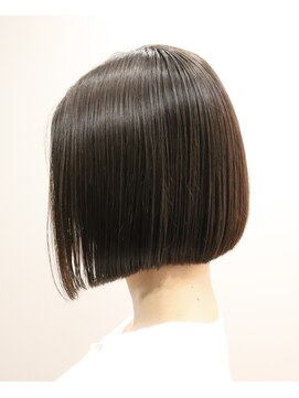 ウィスカーヘアー(whisker hair) シンプルボブ