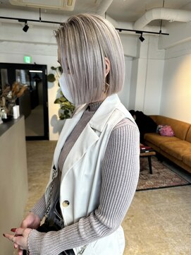 メリー オオサカ(Merly Osaka) 顎ラインボブと似合いすぎホワイトカラー_perl white_