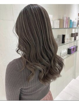 タブーセントラル(TABOO Central) グレージュカラー