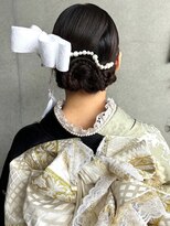 セル(CELL)&nbsp;成人式ヘアセット　パール　大きめリボン　タイトシニヨン