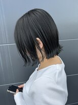 エミタス 三年坂(Emitas)&nbsp;ブルーブラック×切りっぱなしボブ