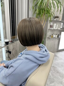 エヴァン(HEVIN) ミニボブ×オリーブグレージュ