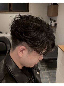 アルティ(arti) フェザーパーマ センターパート