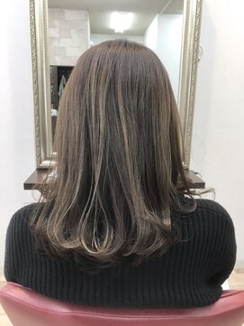 ヘアーサロン イルア 北越谷(hair salon I'LUNA) グレーベージュハイライト