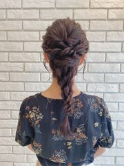 大人っぽく、華やかに☆可愛い編みおろしヘアセット！！