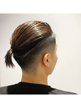 バンク(BANC) 定番のマンバンスタイル