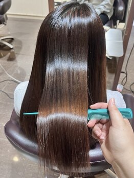 ユーアラタマバシ(u ARATAMABASHI)の写真/スタイリングしやすいサラツヤのストレートヘアを♪髪質・クセに合わせた施術でどうぞ！