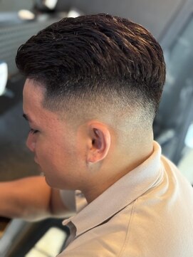 フランクスバーバー アンド ビアークラブ(FRANK'S BARBER and BEER CLUB) スパイキーショート/フェザーパーマ/サーフカール/有楽町