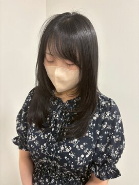 ビーグレイス レイヤーカット×20代艶ブラックセミロング