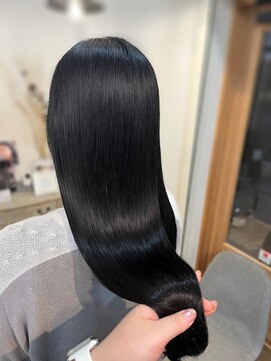 ロッカヘアエジェ(ROCCA hair eje.) ミラーブラックストレート