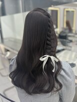 ラルム 新宿(LARME SHINJUKU)&nbsp;ダークグレージュ×編みたらしヘア/巻ける髪質改善ＴＲ【Kaya】