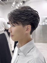 リヴ オオサカ(LIV OSAKA)&nbsp;刈り上げセンターパートフェザーパーマフェザーショート