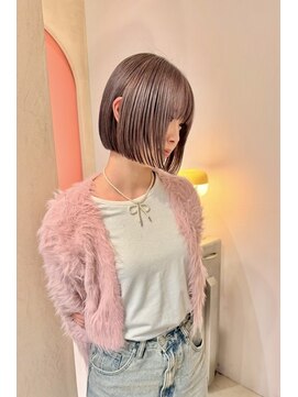 ヒビヲ 天神警固(HIBIO) ショートボブ切りっぱなしボブタッセルボブブリーチダブルカラー