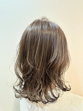 アトリア コースト 横浜(Atria Coast) くびれレイヤーｘナチュラルアッシュ