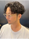 1192黒髪ツイストスパイラル刈り上げセンターパート無造作ヘア