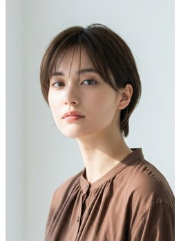 レコリア(RECOLIA)の写真/【360度美しいシルエット】骨格補正カットで叶える、洗練ショート。手グシで決まる再現性と小顔効果を。