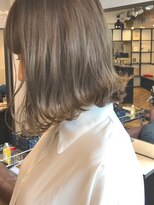 インビテーション(invitation)&nbsp;今の季節に♪透明感たっぷりカラー☆外ハネアッシュベージュ