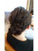 ボリューム編み込みが可愛いおだんごヘア