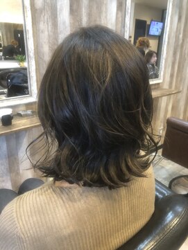 アトム(ATOM) 外ハネ　レイヤー　ボブ　久松哲也